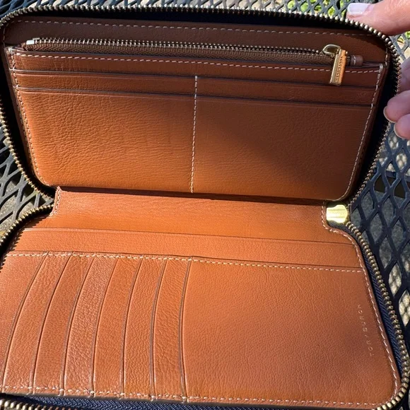 Tory Burch Navy Embossed Wallet w/ multiple card slots & zippered coin storage - Picture 2 of 4